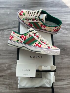 WORN ONCE Gucci 1977 GG Apple Print Monogram Sneaker Size 5.5 Women’s (EU 36)